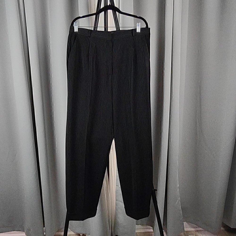 Larry Levine Woman Black Pinstripe Flat Front Stretch Dress Pants Size 16W 34x30